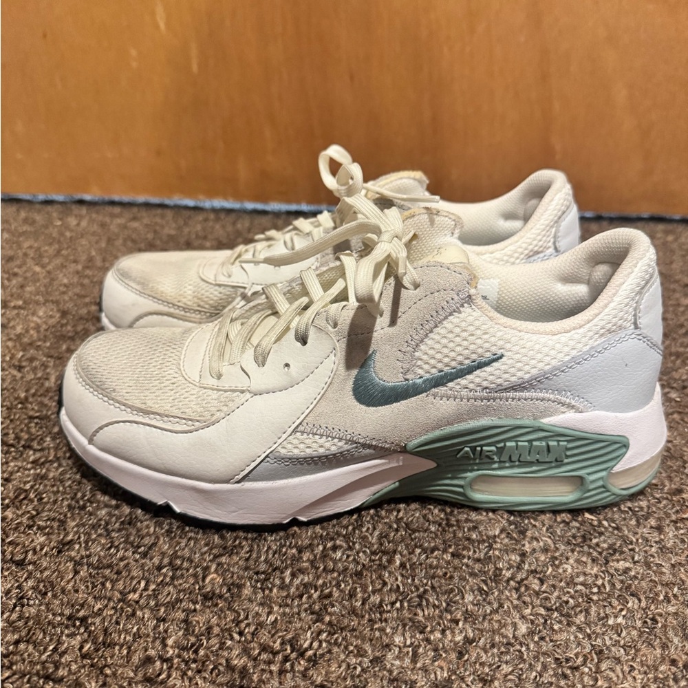Women's Nike Air Max Size 8.5